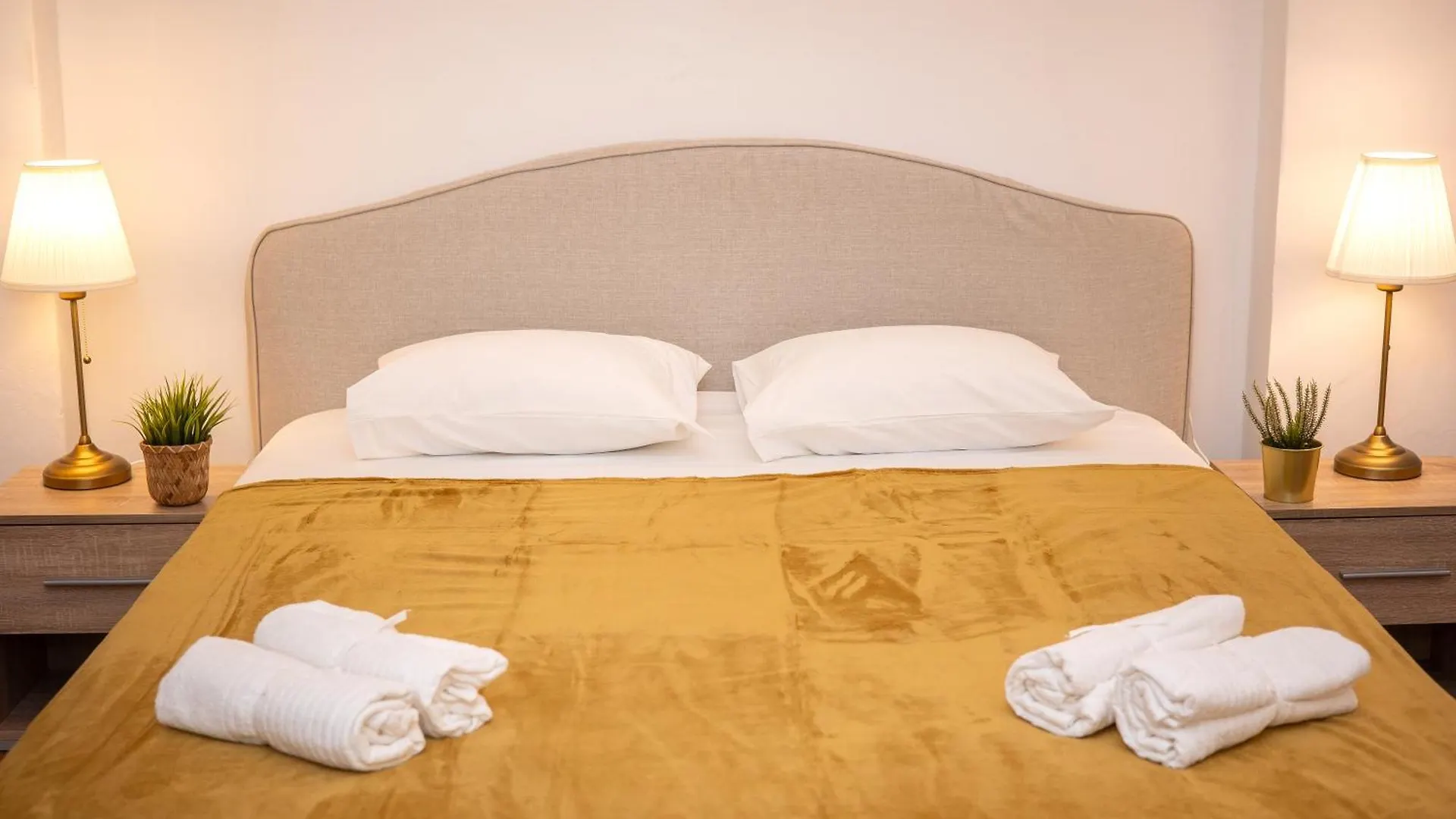 The Walter Salon Unirii - 3 Spacious Rooms And Self Check-In Bukarest Apartman
